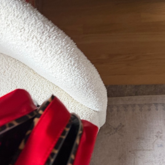 Betsey Johnson Red Heart Quilted Cosmetic Bag - Picture 9 of 9